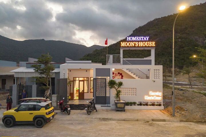 Moons House