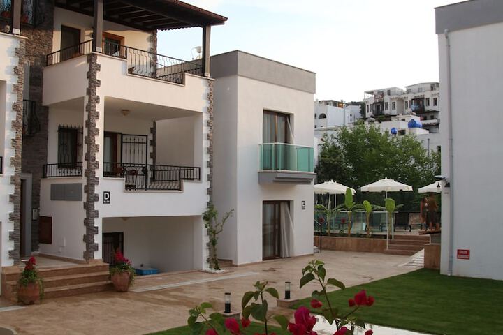 Hotel Exterior 126 of 159