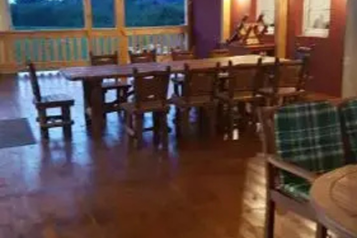 Dining 8 of 8