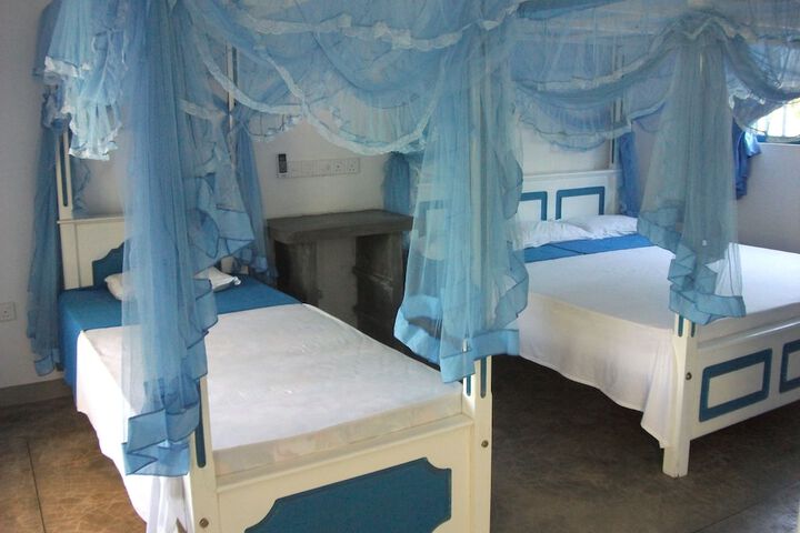 Room 3 of 32