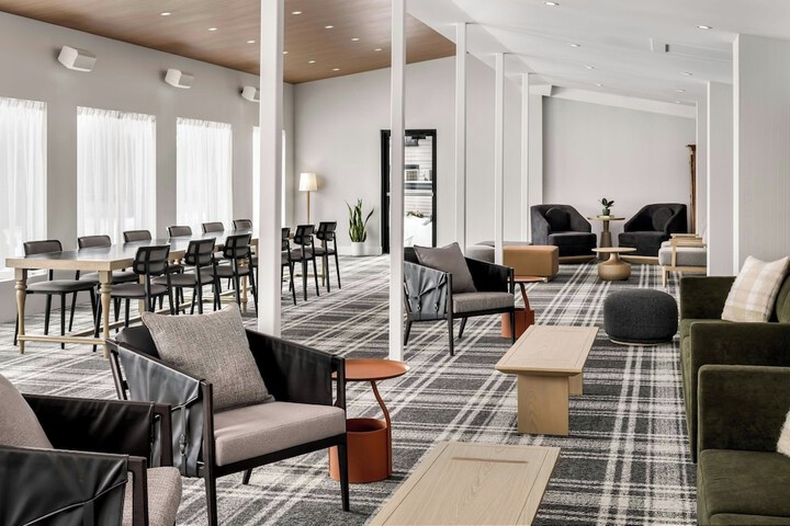Entrance & Lobby