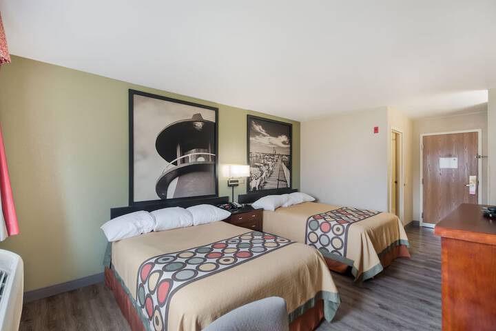 2 Double Beds (3 of 7)