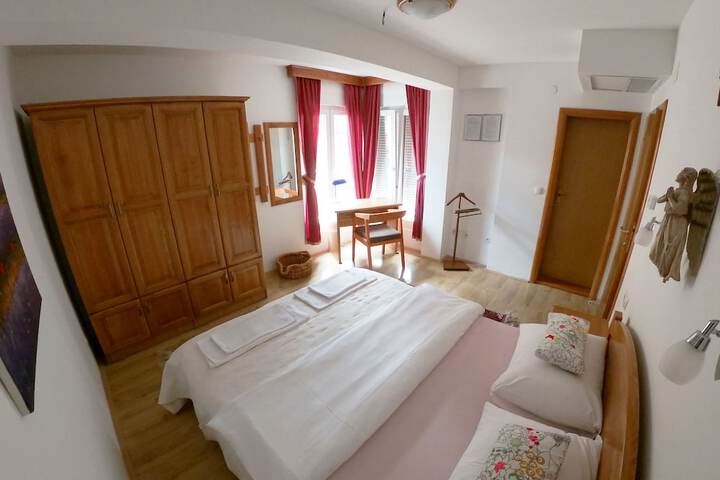 Room 19 of 60