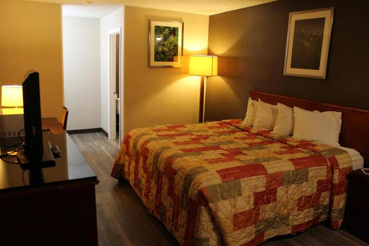 1 King Bed (5 of 6)
