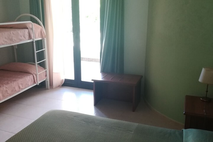 Room 32 of 33