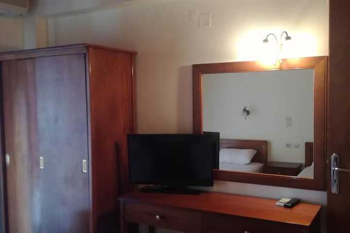 Room 17 of 59