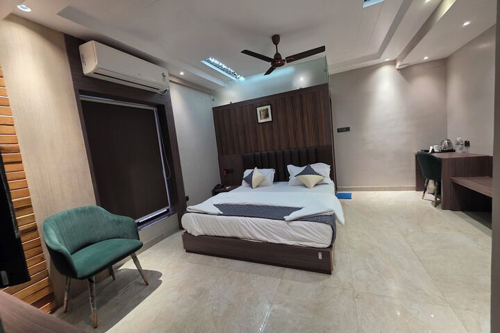 Room 4 of 61