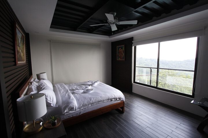 Room 4 of 17