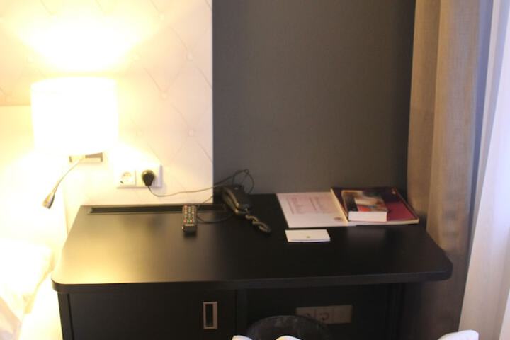 Room 25 of 63