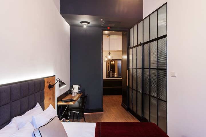 Room 4 of 112