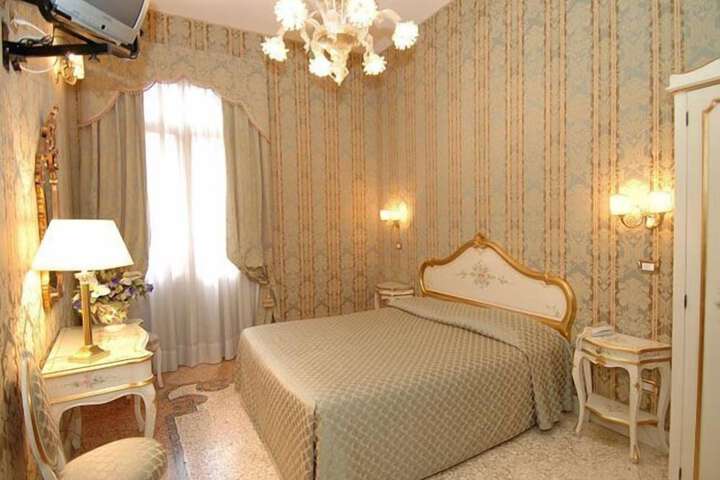 Room 11 of 22