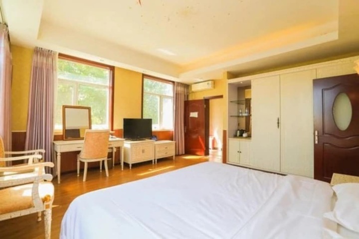 Room 8 of 24