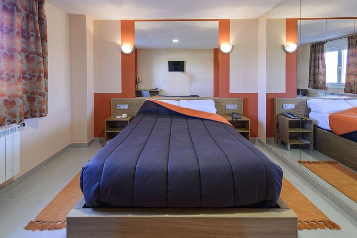 Room 14 of 38