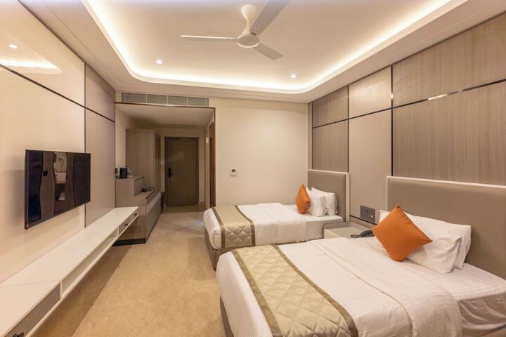 Room 27 of 34
