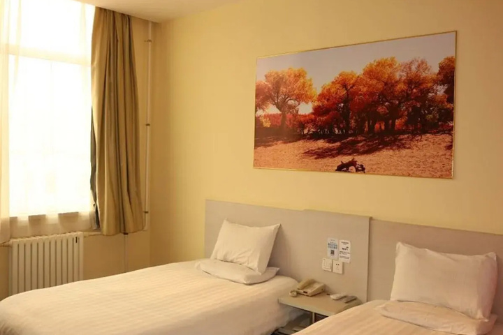 Room 4 of 12