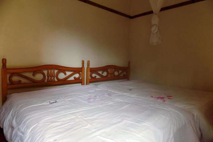 Room 11 of 32