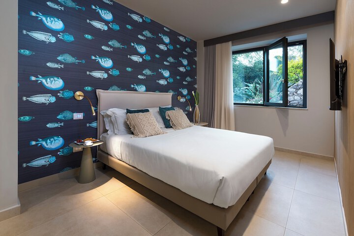 Room 10 of 43