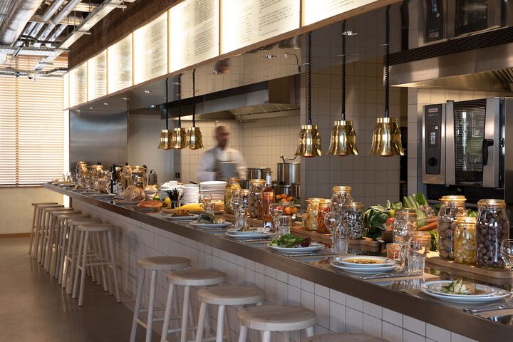 Dining 54 of 66