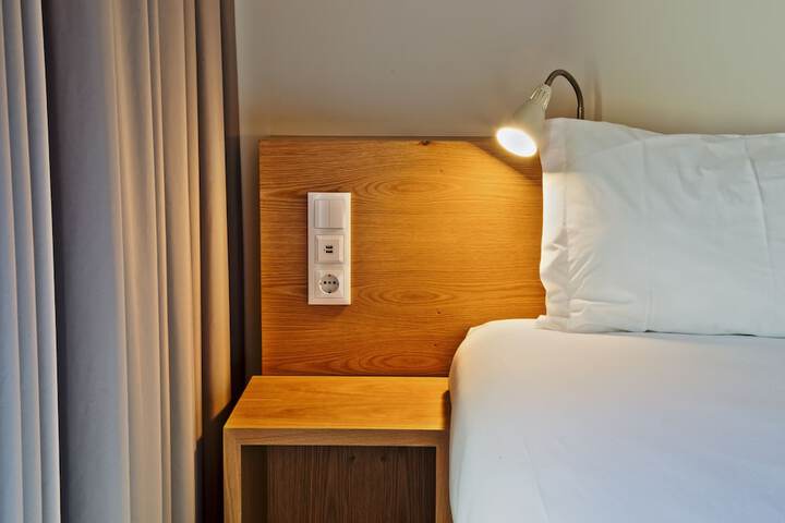 Room 15 of 93