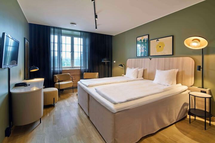 Room 15 of 65