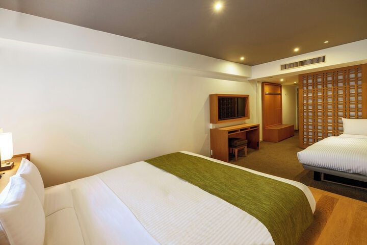 Room 9 of 35