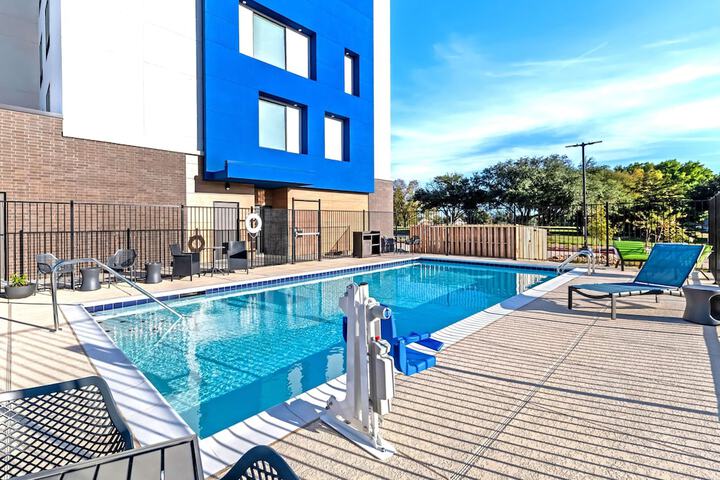 Pool 13 of 21