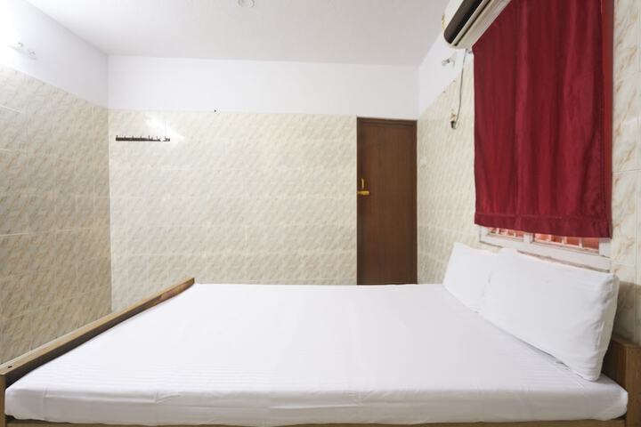 Room 11 of 14