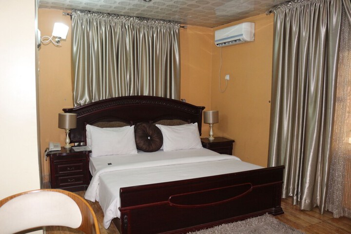 Room 5 of 28