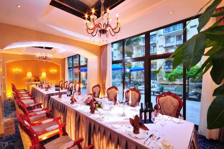 Dining Photos