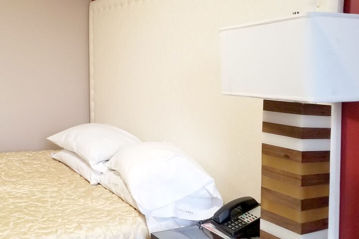 Room 4 of 15