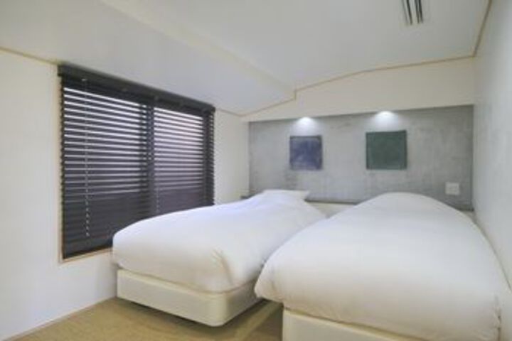 Room 40 of 48