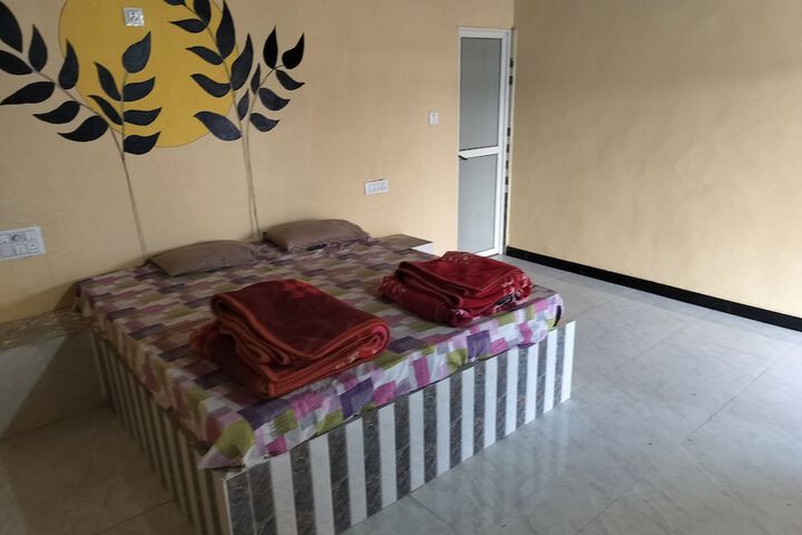 Room 27 of 84