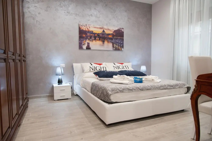 Room 3 of 16