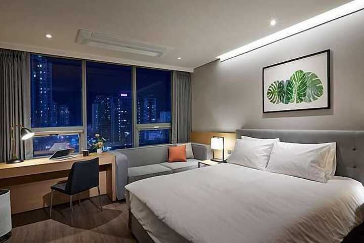 Room 15 of 61