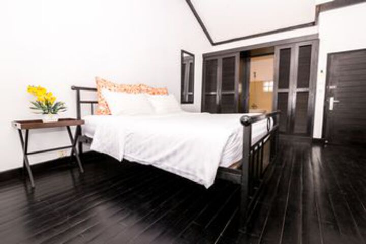 Room 13 of 37