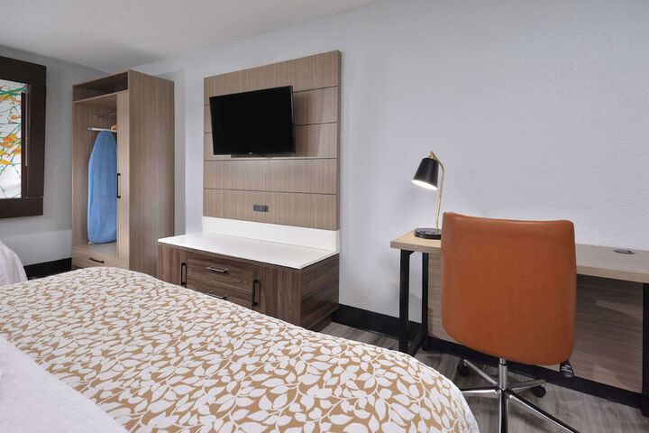 2 Queen Beds (5 of 38)