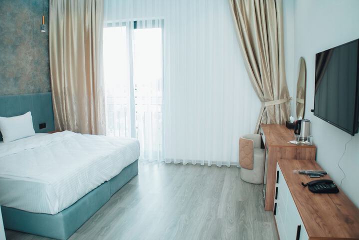 Room 10 of 13