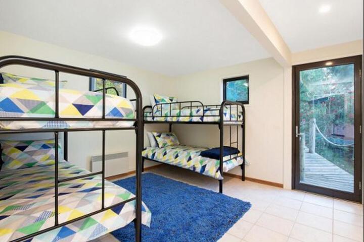 Room 2 of 5