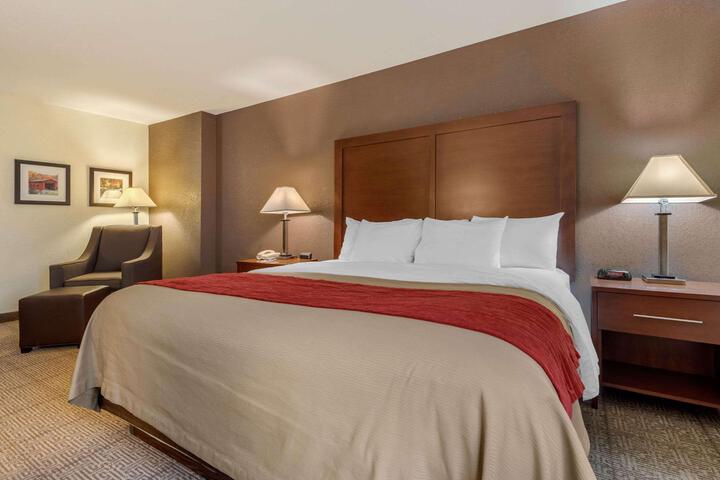 1 King Bed (2 of 7)