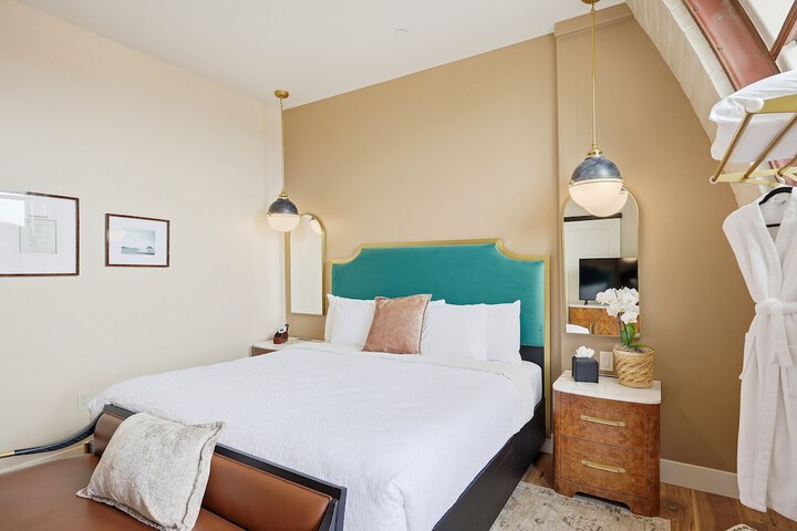 Room 4 of 56