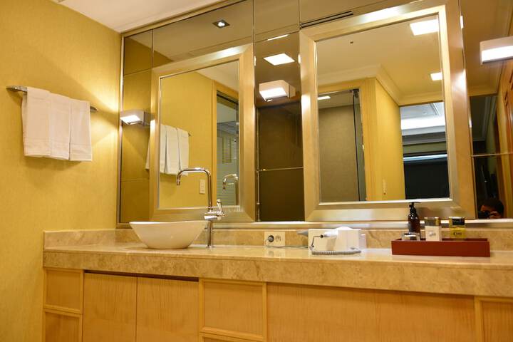Clean Restrooms