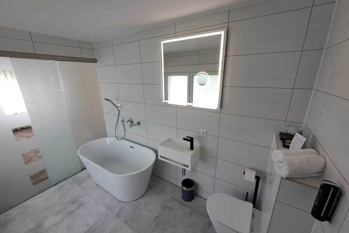 Room 14 of 27