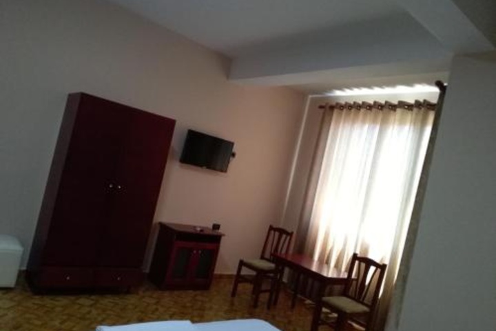 Room 2 of 10