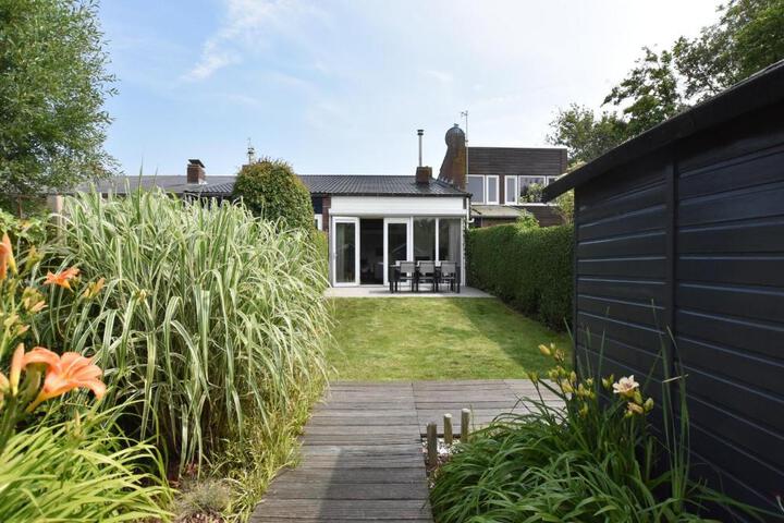 Duinzicht holiday home in Nieuwvliet with garden