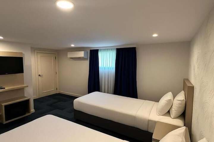 Room 16 of 34