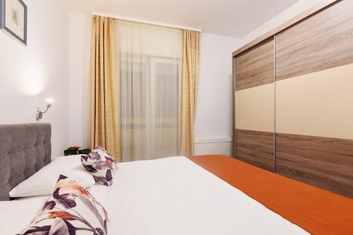 Room 5 of 38