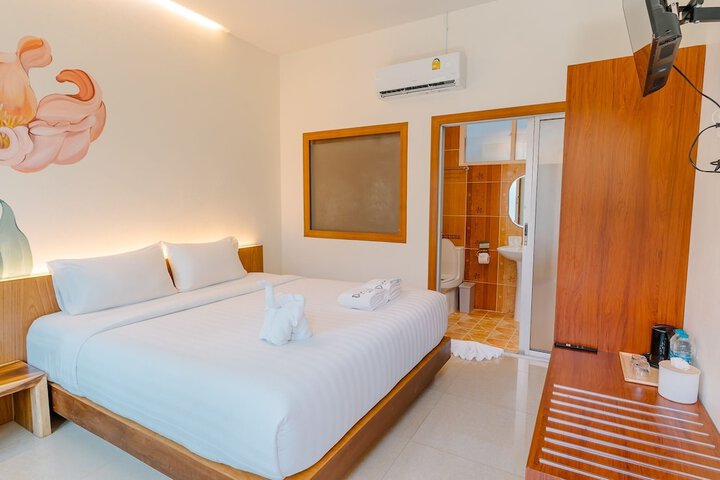 Room 9 of 80