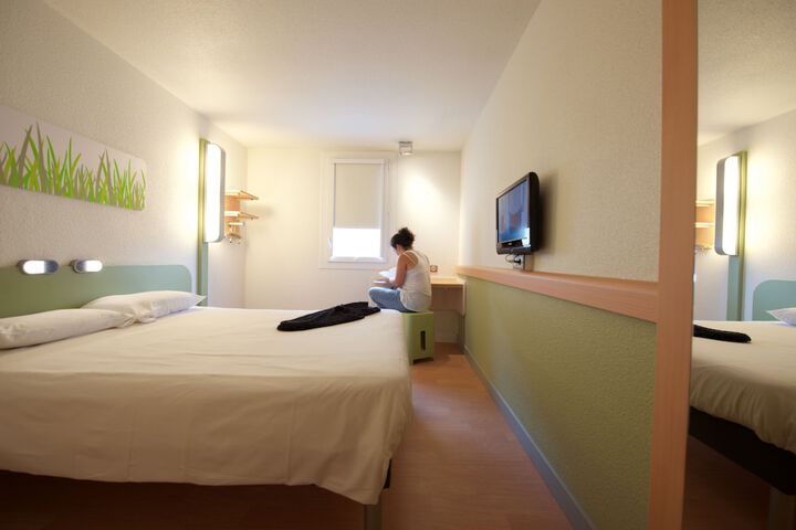 Room 4 of 42