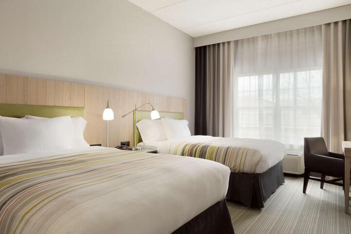 2 Queen Beds (1 of 7)