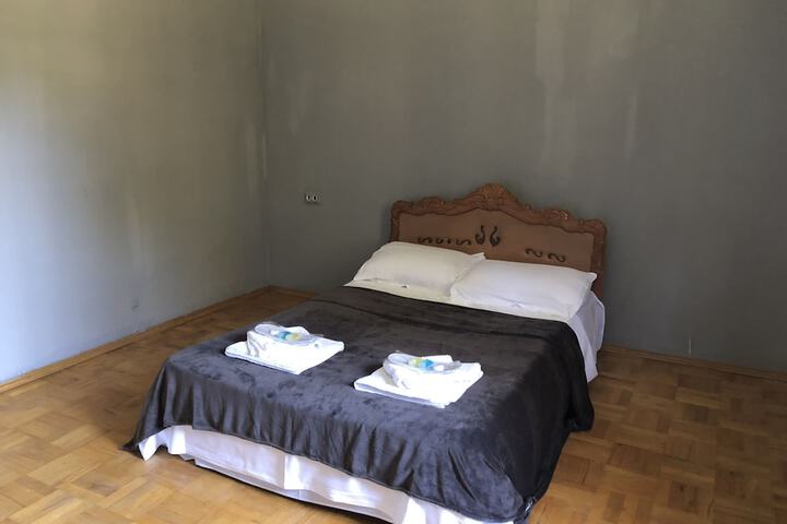 Room 13 of 28